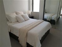 Modern Northbridge Apartment - Getaway Accommodation