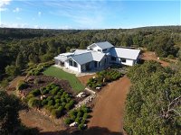 The White House at Wallcliffe Farms - Accommodation Perth