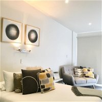 Sandy Bay Studio Apartment - Australia Accommodation