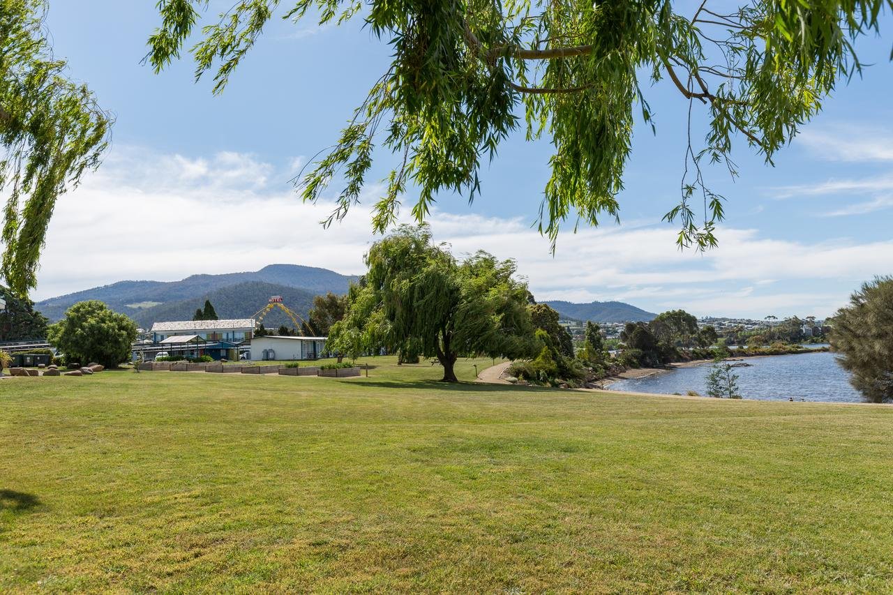 Glenorchy TAS Accommodation Airlie Beach
