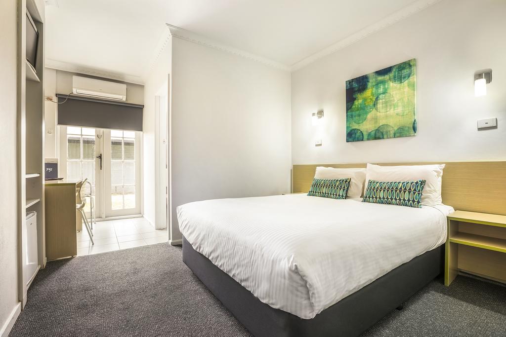 Niddrie North VIC Accommodation Rockhampton