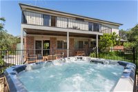 Ocean Breeze Retreat - with spa and space - Lennox Head Accommodation