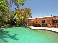 Okinja 71 - Tropical 4 BDRM Home with Pool - Accommodation BNB