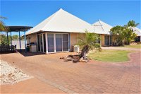 Osprey Holiday Village Unit 111 - Splendid 3 Bedroom Holiday Villa with a Pool in the Complex - Carnarvon Accommodation