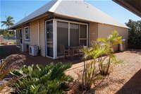 Osprey Holiday Village Unit 201-1 Bedroom - Wonderful 1 Bedroom Studio Apartment with a Pool in the Complex - Carnarvon Accommodation