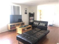 Page Fresh 3BR House Free WiFi Netflix Parking - Accommodation in Brisbane