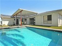 Palm 95 - Modern 4 BDRM Home with Pool - Mount Gambier Accommodation
