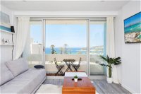 Panoramic Ocean Views in Stylish Manly Apartment - Bundaberg Accommodation