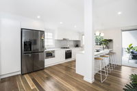 Park Avenue Terrace House Sleeps 9 - Accommodation Noosa