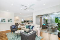 Park Avenue Townhouse Retreat Brisbane Sleeps 10 - Tourism Gold Coast