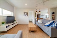 Peaceful 3 Bedroom Apartment in Ascot - Accommodation Airlie Beach