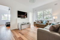 Renovated art deco flat close to city and harbour - Perisher Accommodation