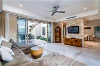 Resort Living with Private Pool sleeps 8 - Accommodation Brisbane