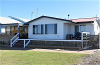 Rising Tide Beach House - Redcliffe Tourism