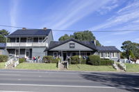 Robertson Public House and Kitchen - Accommodation NT