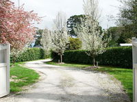 Robin Hill Manor - rambling retreat  tennis court - Victoria Tourism