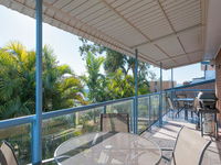 Ronald Avenue 45 Villa Floridiana - Bundaberg Accommodation