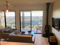 Scandinavian Cabin - Maleny - One Bedroom - Accommodation ACT