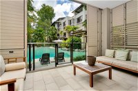 Sea Temple Swim Out Apartment - Accommodation Brisbane