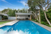 Seabreeze Retreat Luxury Retreat with pool walk to Rye foreshore and village