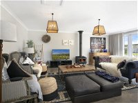 Silky Oak Villa - spacious  beautifully decorated - Yamba Accommodation