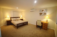 Silver House - Melbourne Airport Accommodation - Accommodation QLD
