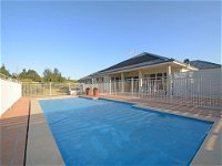 Silver Springs 6br Luxury Homestead with Wifi Pool. Fireplace Views Olives and Space - South Australia Travel