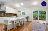 Spacious  Relaxed 4 Bed House - Pets Welcome - Redcliffe Tourism
