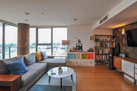 Spacious 2 Bedroom Flat In Wolli Creek - Getaway Accommodation