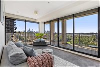 Spacious and Sunny Modern Apartment with City View - Great Ocean Road Tourism