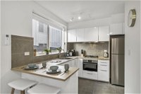 Spacious apartment within minutes of Acland Street - New South Wales Tourism 