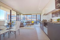 Spacious Docklands 2 Bedroom 2 Bathroom Apartment - Australia Accommodation