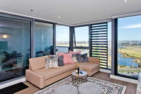 Spectacular Private Balcony Views with Pool - Port Augusta Accommodation