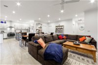 StayCentral - Rosanna Luxurious Mansion - Wagga Wagga Accommodation