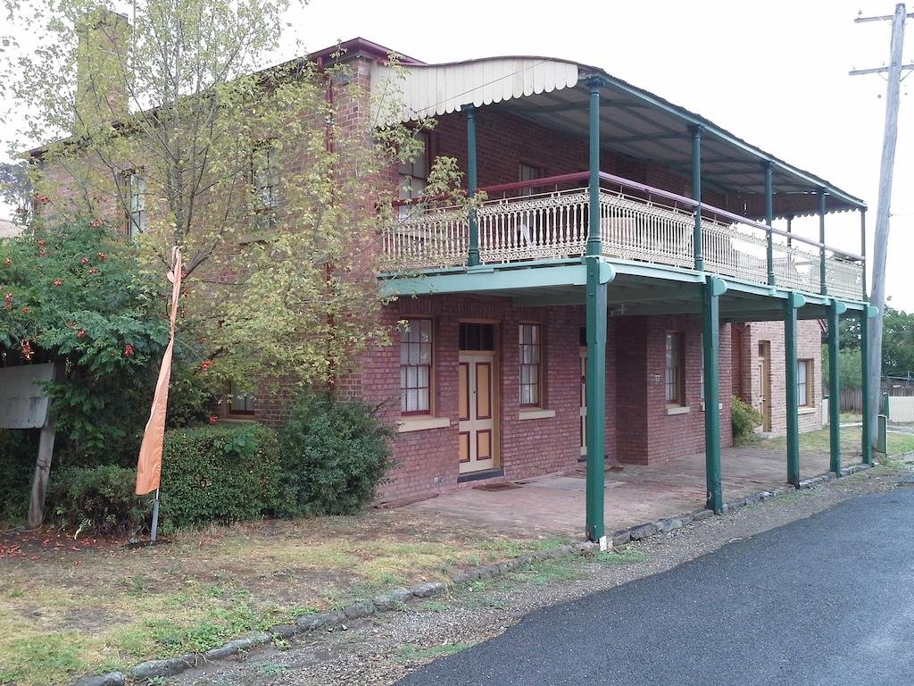 Carcoar NSW Accommodation Airlie Beach