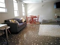 Stranded Nowhere to Stay Sanitised Apartment Sleeps 4 Netflix Wifi Pool - Accommodation Port Hedland