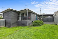 Strathmore Beach House 67 - Accommodation VIC