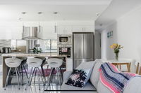 Stunning Burleigh Beach Apartment