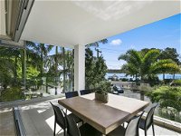 Stunning Riverfront Apartment in Noosaville - Unit 2 Wai Cocos 215 Gympie Terrace - eAccommodation
