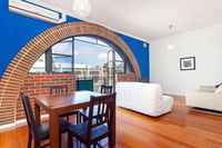 Stylish 2 Bedroom Apartment In the City - Redcliffe Tourism