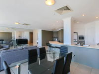 Stylish 3 Bedroom Apartment In Goldcoast - Accommodation Ballina