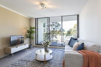 Stylish apartment minutes from city and airport - Schoolies Week Accommodation