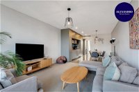 STYLISH CAMPERDOWN APARTMENT and PARKING INC - Accommodation Airlie Beach