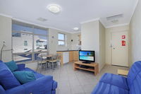 Stylish Comfortable 2 bdrm Glenelg North - Lennox Head Accommodation