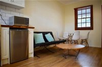 Stylish Cute Cottage in McMahons Point - Lennox Head Accommodation