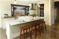 Stylish Living- Fireplace WiFi Linen 4 bdrm Beach 850m - Mount Gambier Accommodation