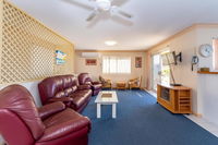 Stylish Unit Opposite Foreshore - Sylvan Beach Esp Bellara