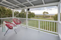 Sugar Shack - Character Family Home Right on the Ocean - Accommodation NSW