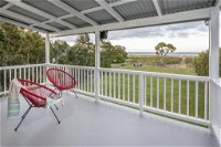 Sugar Shack - Character Family Home Right on the Ocean - Australia Accommodation