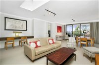 Sunny and Spacious Two Bedroom Apartment - SPF13 - Accommodation Brisbane